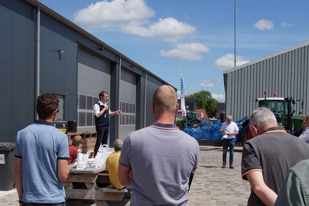 Opening door Andr&eacute; Hoogendijk
