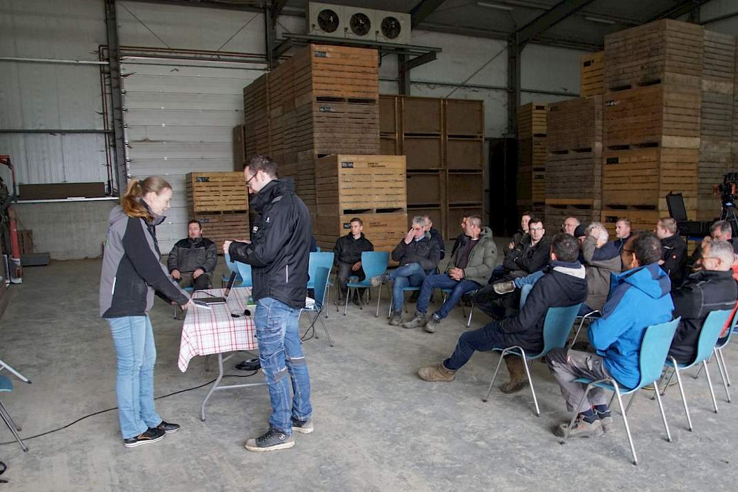 Nabespreking in de schuur