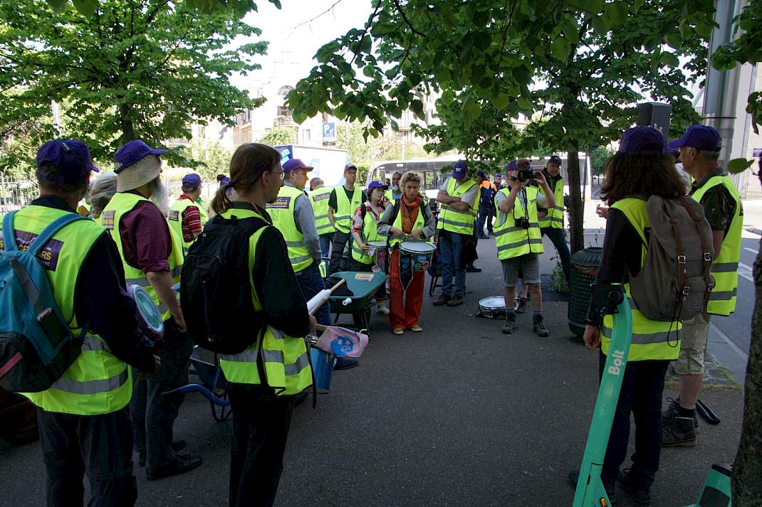 Briefing aan de wandelaars van de Kruiwagenmars