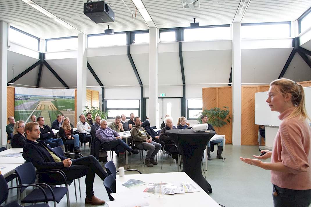 Uitleg binnen bij WUR Open Teelten door Marie Wesselink.