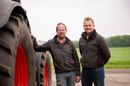 Johan (63) en Robin (33) Bouwmeester. Samen bestieren ze het akkerbouwbedrijf van totaal 140 hectare in Wijster (DR).