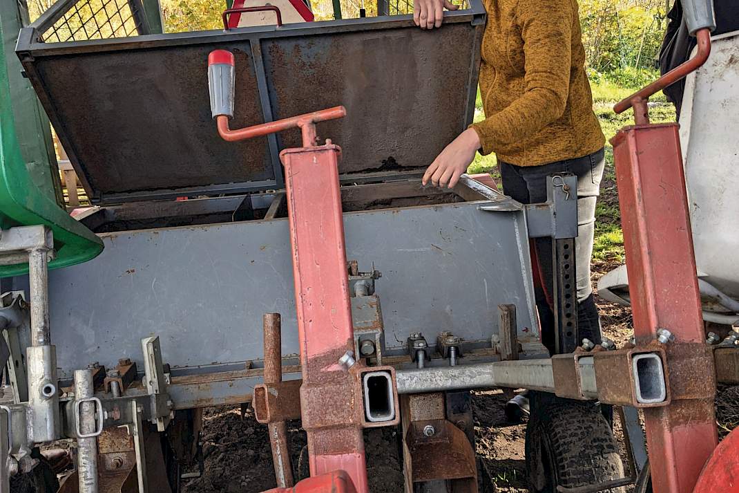 Praktische aanpassingen aan de plantmachine maakt grootschalig planten van bomen en struiken goed mogelijk.