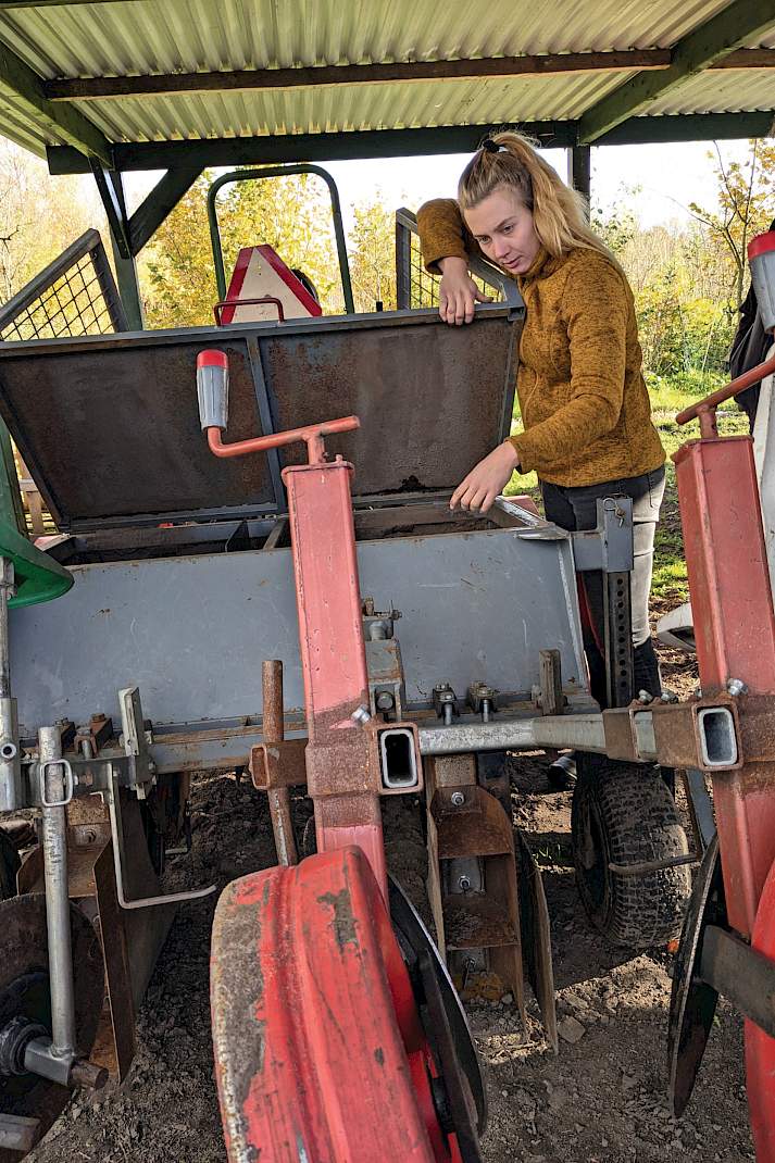 Praktische aanpassingen aan de plantmachine maakt grootschalig planten van bomen en struiken goed mogelijk.