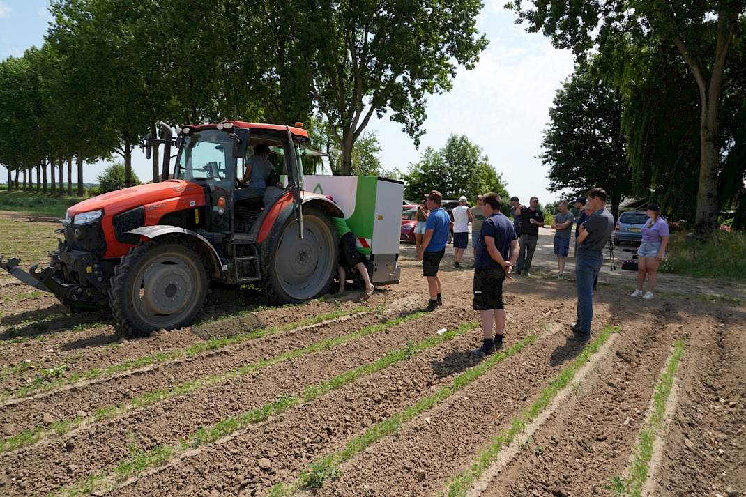 Start Tiefgr&uuml;n Precision Weeder