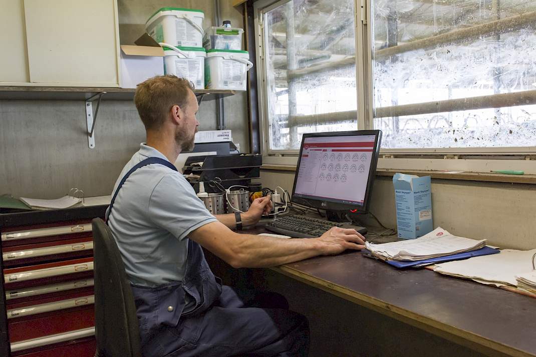 Klaas Jan van Calker achter zijn computer - NPB