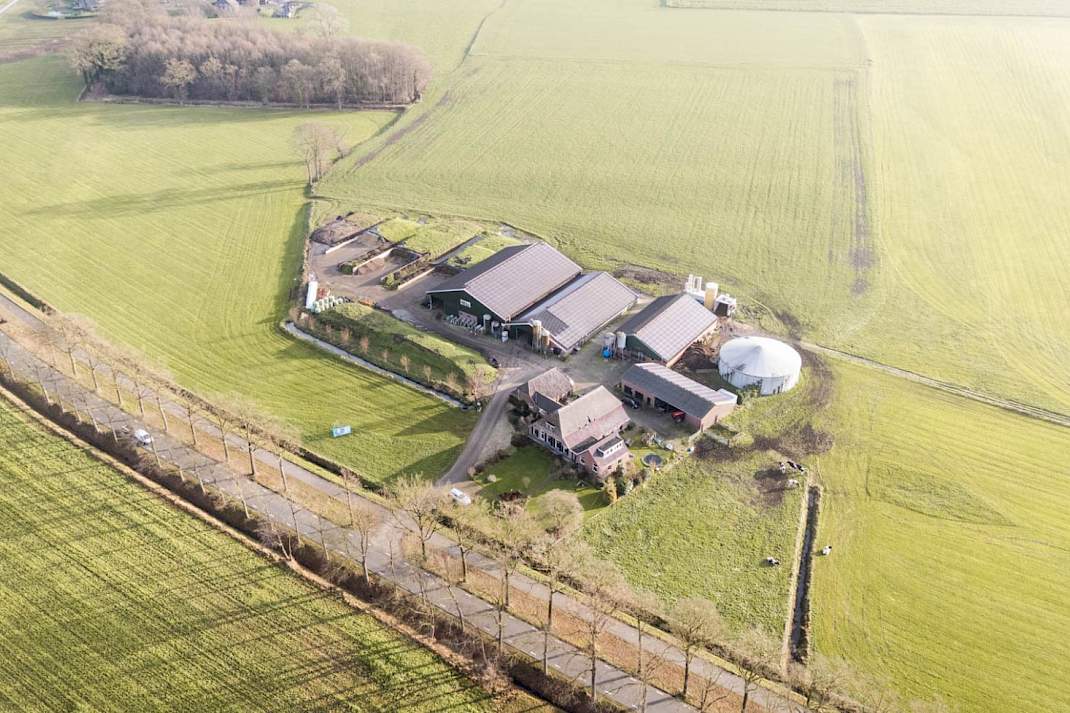 Melkveebedrijf De Groot in Laren met 120 melkkoeien, veel weidegang, stikstofstripper en mestopslag