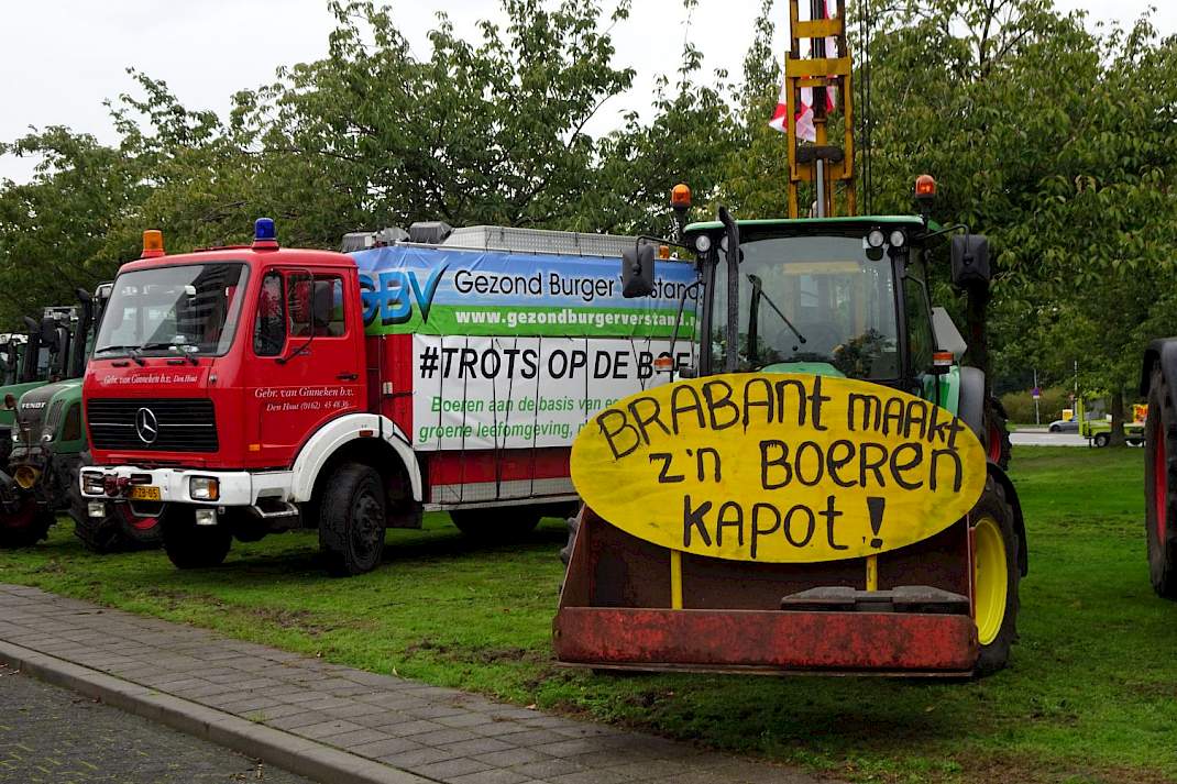Trekker tijdens een boerenprotest bij het provinciehuis in Brabant