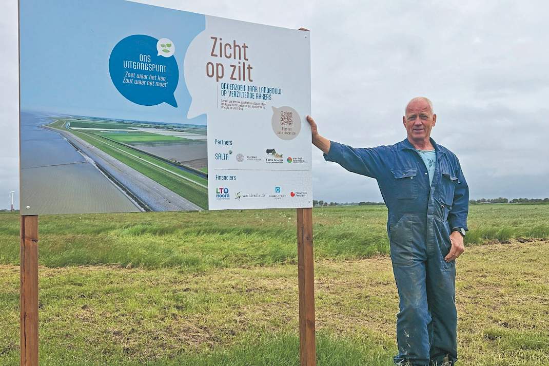 Wiebe Goodijk bij de te realiseren testlocatie op zijn perceel.