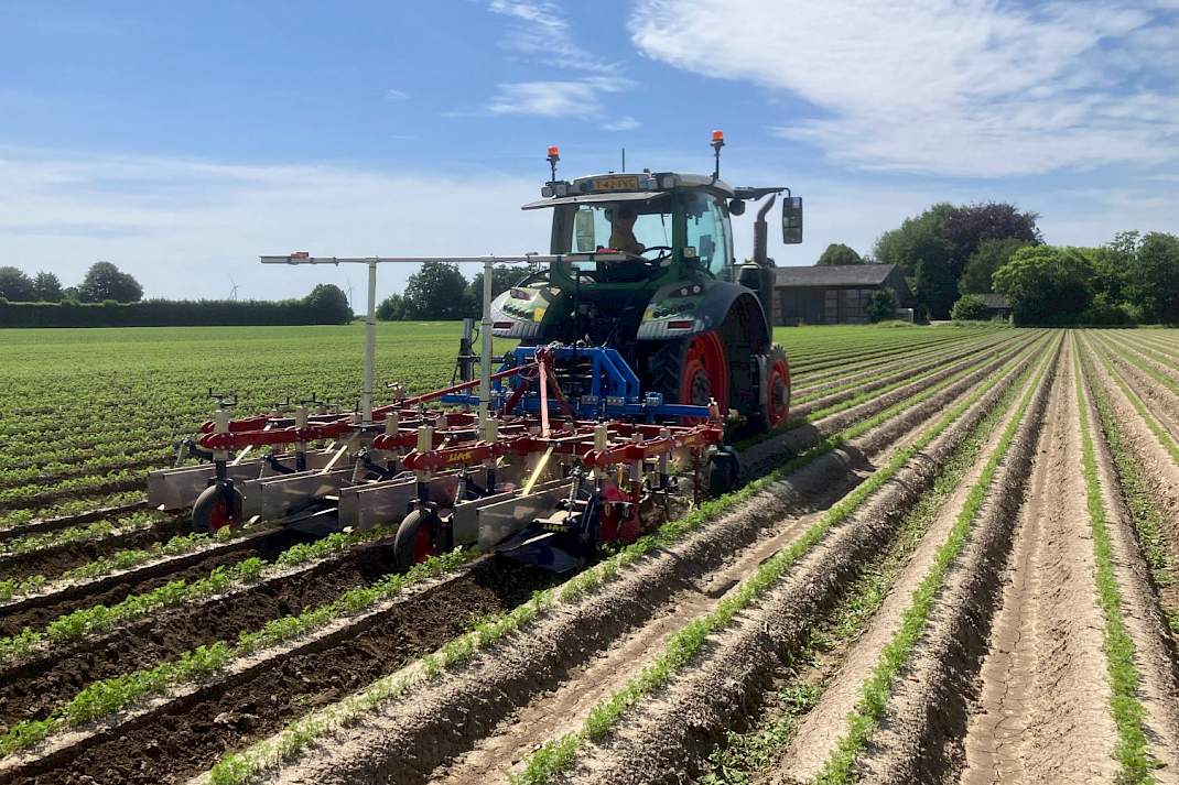 Akkerbouwer in actie.