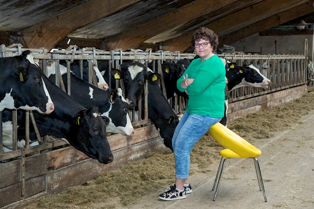 Ingrid de Sain in een jongveestal