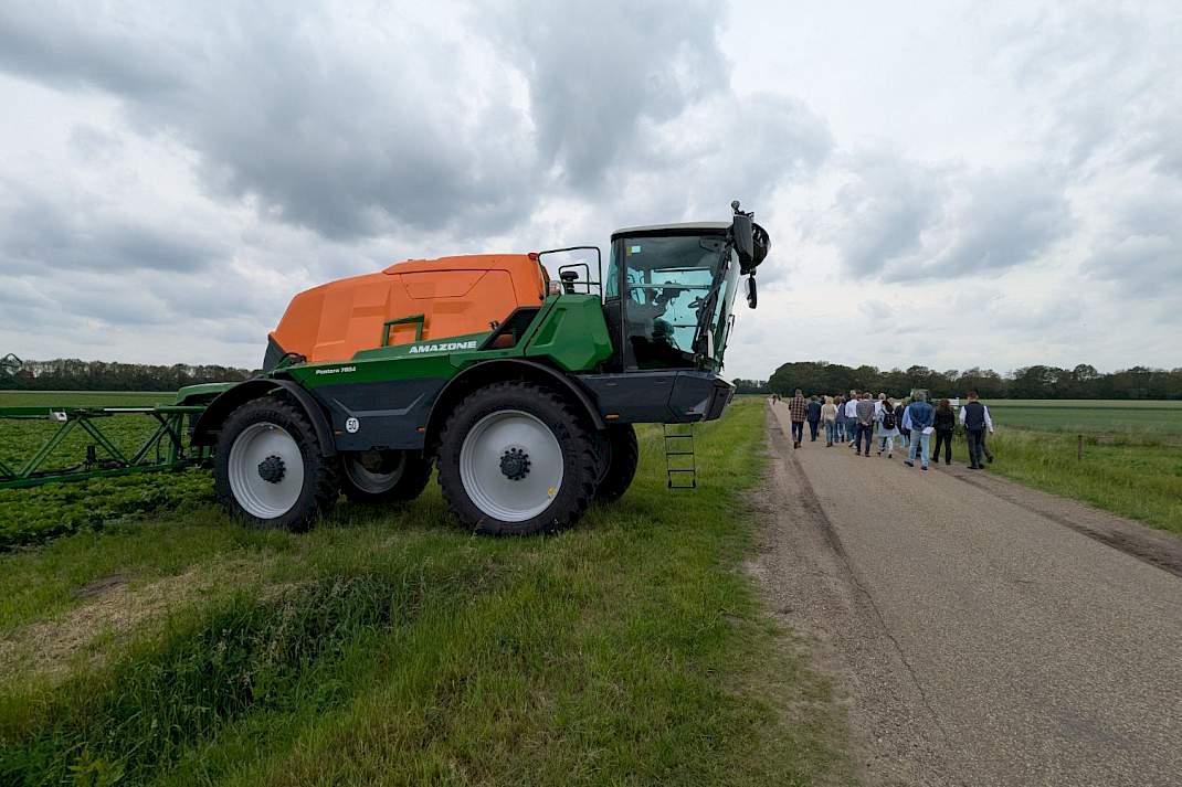 Veldspuit Zeijen Staatssecretaris Erkens Segers Amazone