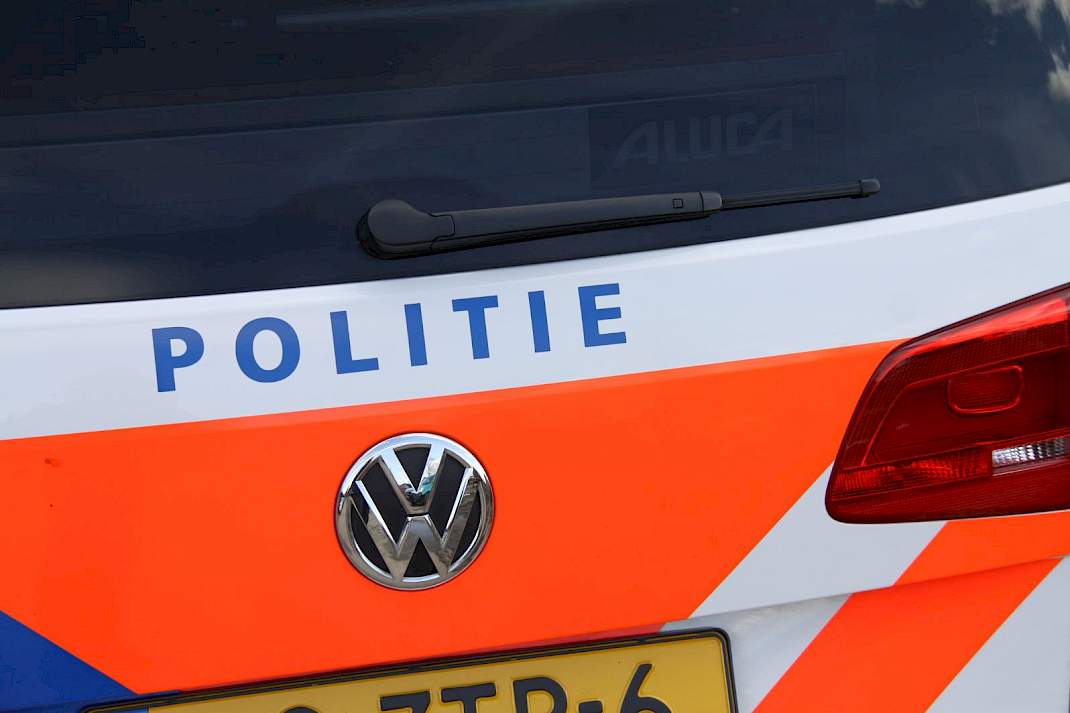 &bdquo;Volgens de politie waren wij als laatste twee de 21e en de 22e trekker&rdquo;, aldus Floor De Jong. &bdquo;Daarop werden we in een arrestantenbusje naar het politiebureau gereden. Daar hebben we wel weer prettige politie meegemaakt.