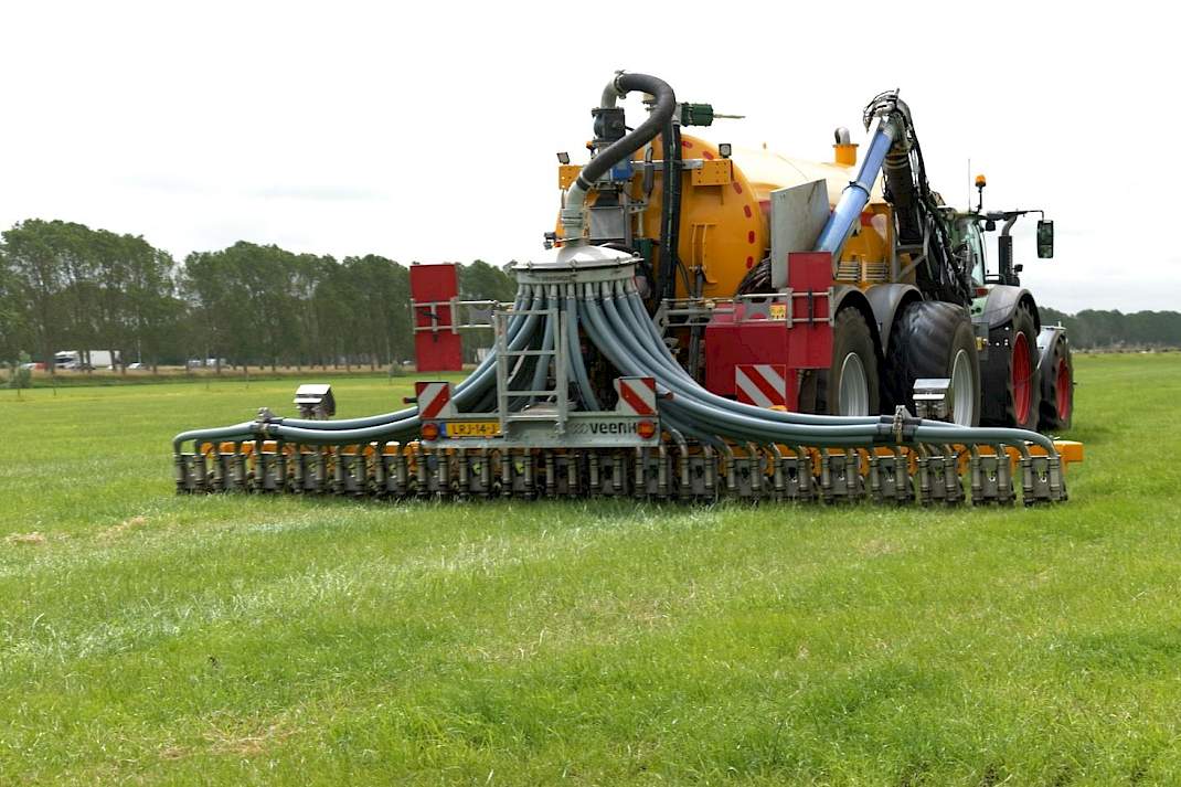 Machine brengt mest emissiearm aan op grasland