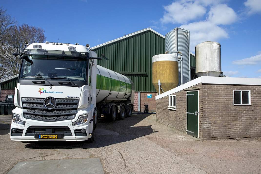 Een RMO van FrieslandCampina bij een melkveehouder