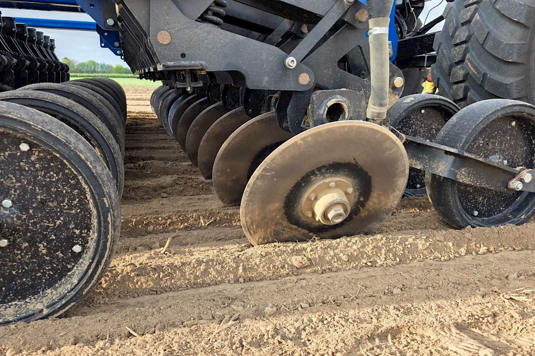 Karel Dewaele investeerde recent in een directzaaimachine met schijven