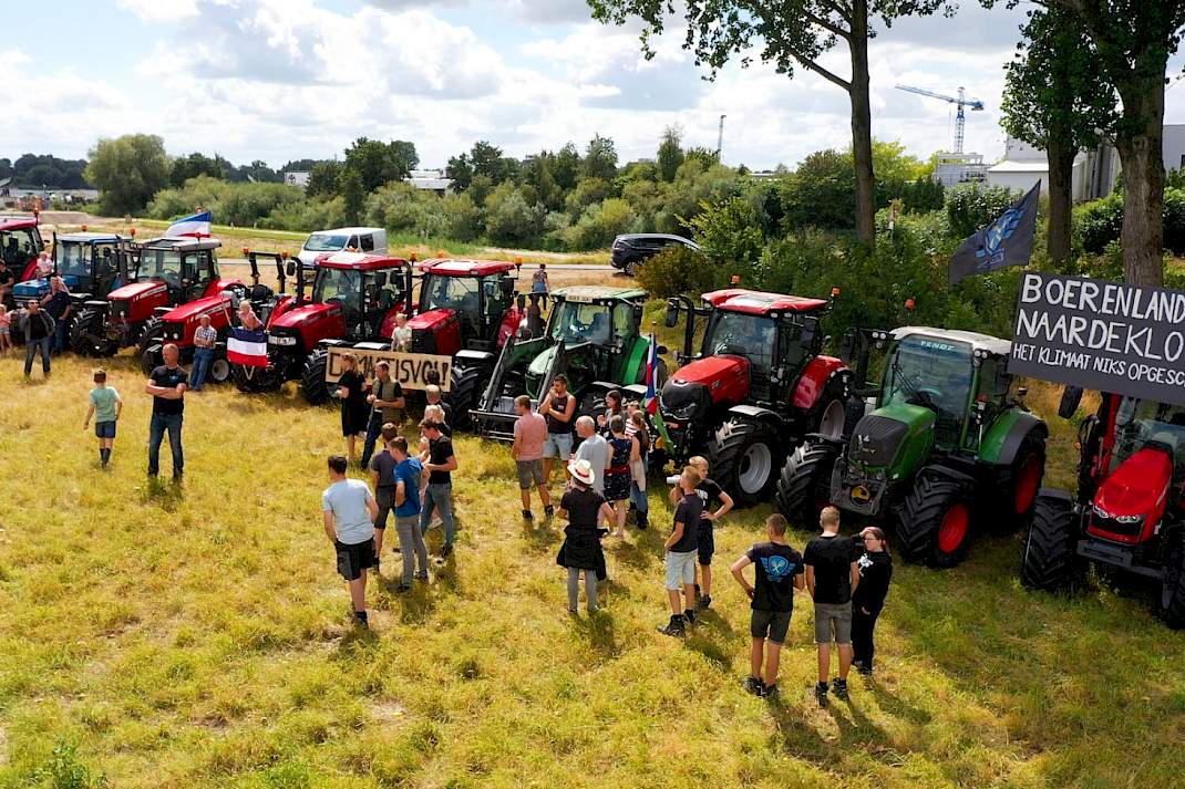 Boerenprotest langs de snelweg