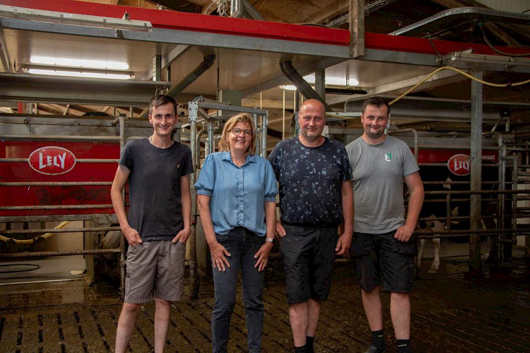 Familie Davelaar voor een Lely melkrobot