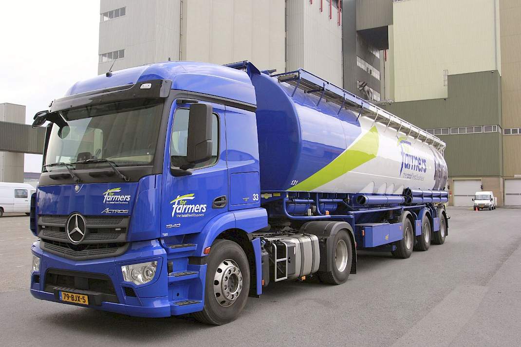 Vrachtwagen van ForFarmers.