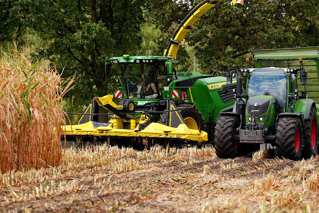De John Deere F9 500 van loon- en grondverzetbedrijf Van Hal