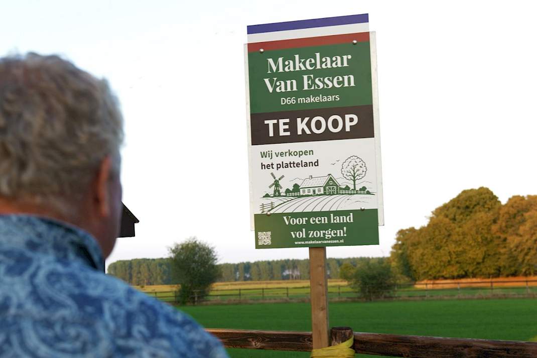 Te Koop-bord, boerenprotest.