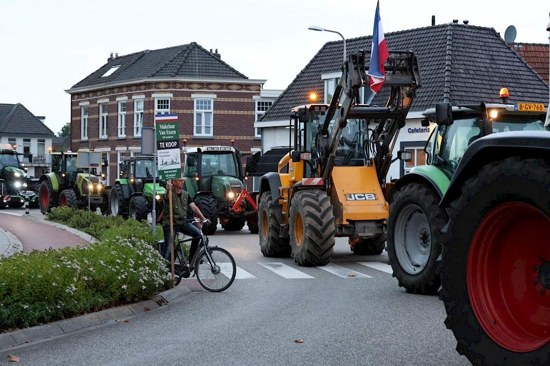 Trekkers op weg naar de Markt in Winterswijk
