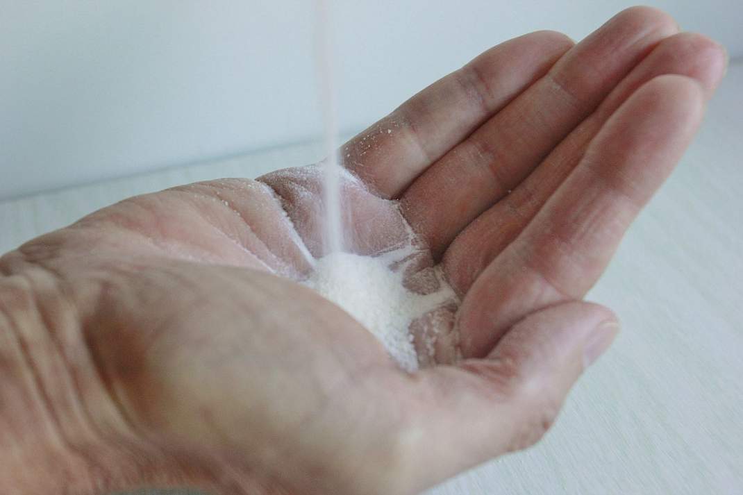 Melkpoeder in de hand