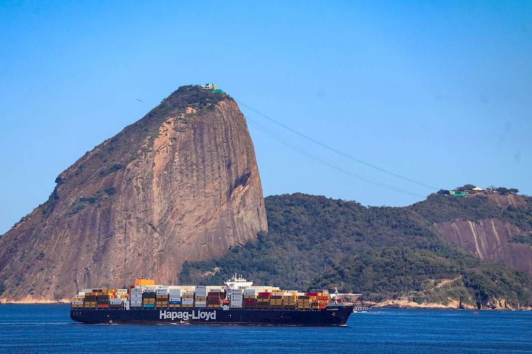 containerschip voor de kust van Brazilië