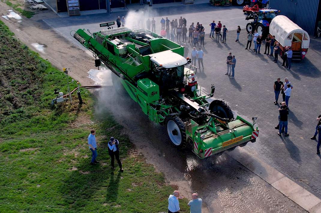 AVR Puma 4.0 voorzien van 85 spuitnozzles