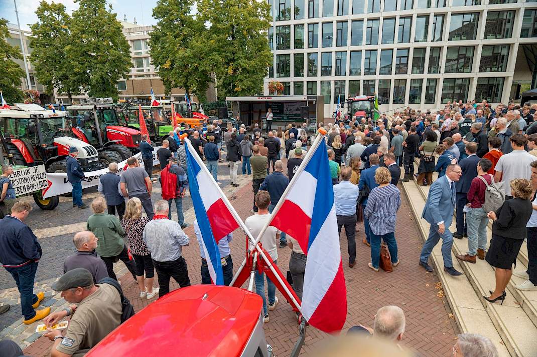 Boerenprotest bij het provinciehuis in Arnhem.