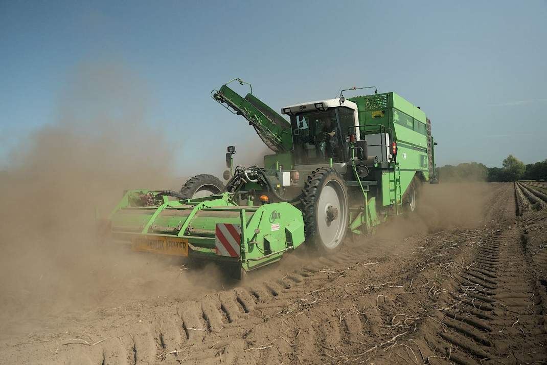 Aardappelen rooien met AVR Puma