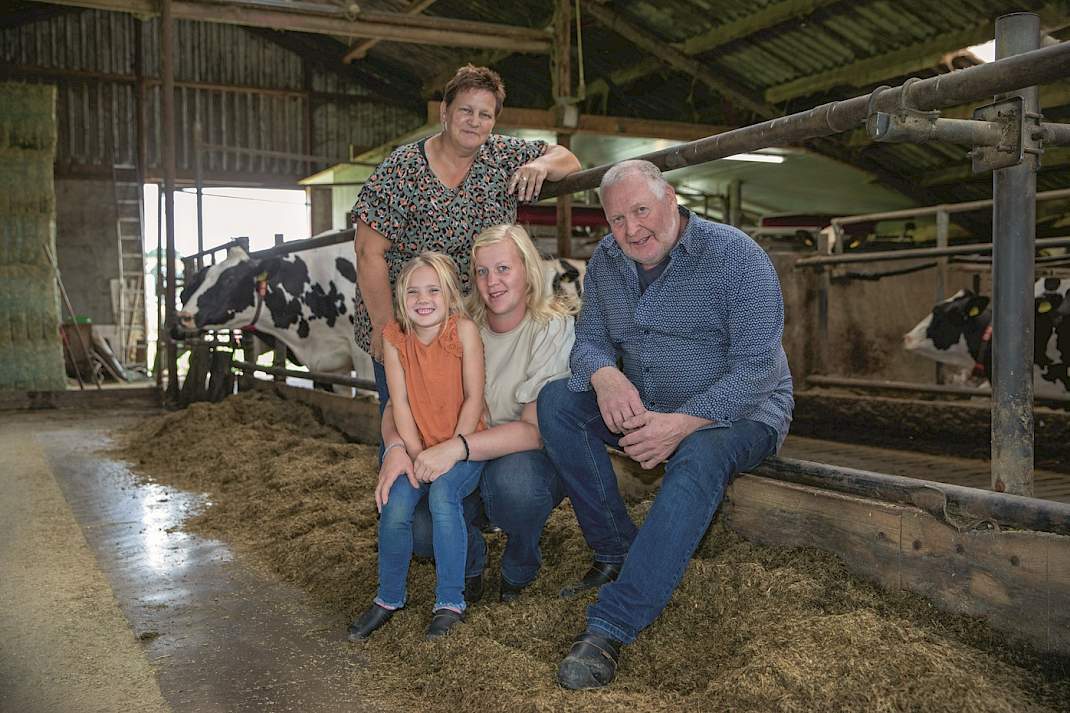 Hans, Adrie en Madelon Hissink en kleindochter Tess.