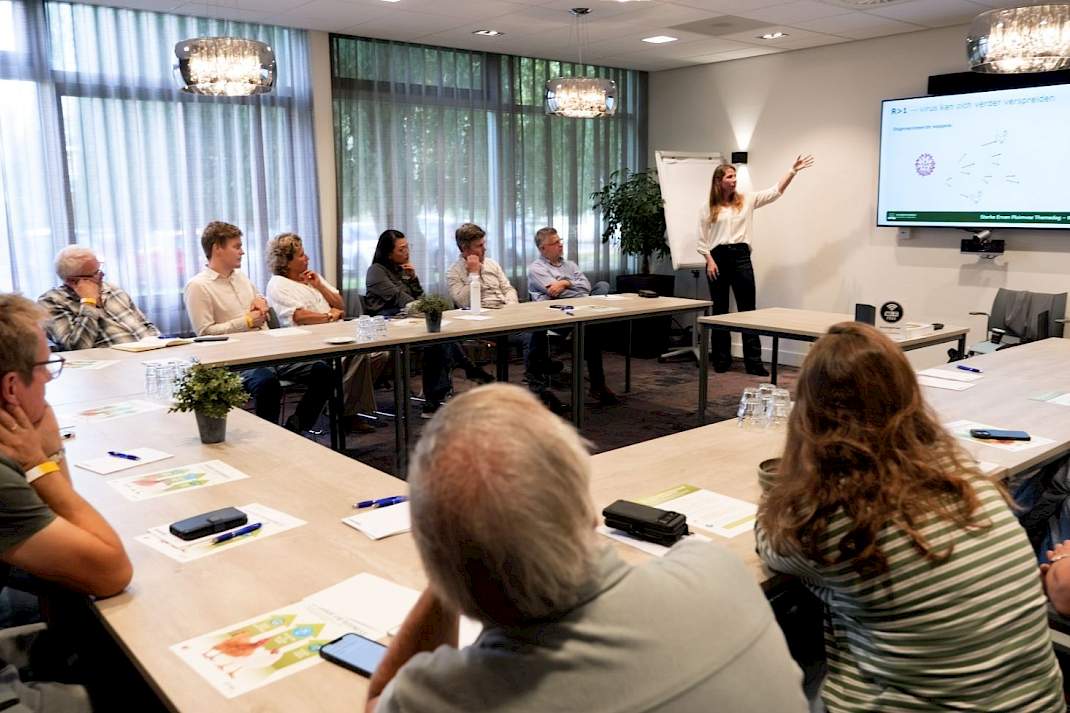 Kim Bouwman van WUR tijdens de workshop over vogelgriepvaccinatie