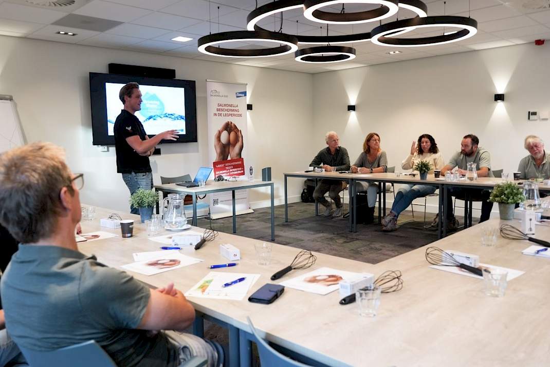 Joost Boerrigter van Elanco tijdens een workshop over Salmonellavaccinatie tijdens de leg