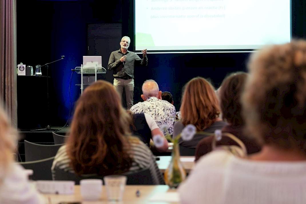 Petro Boon tijdens zijn presentatie over vaccinatie, handel en export van eieren
