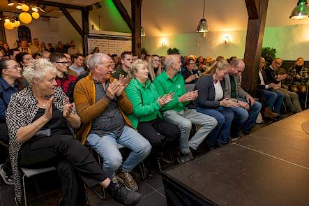 Bezoekers applaudisseren in een volle zaal tijdens Het Sterke Erven Event 2025.