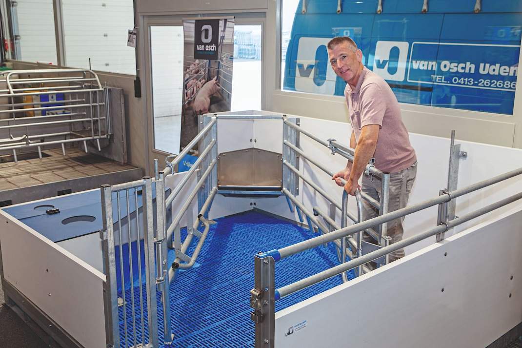 Commercieel directeur bij Van Osch Eric Langens zette een showroom neer vanwege een veranderende behoefte bij varkenshouders.