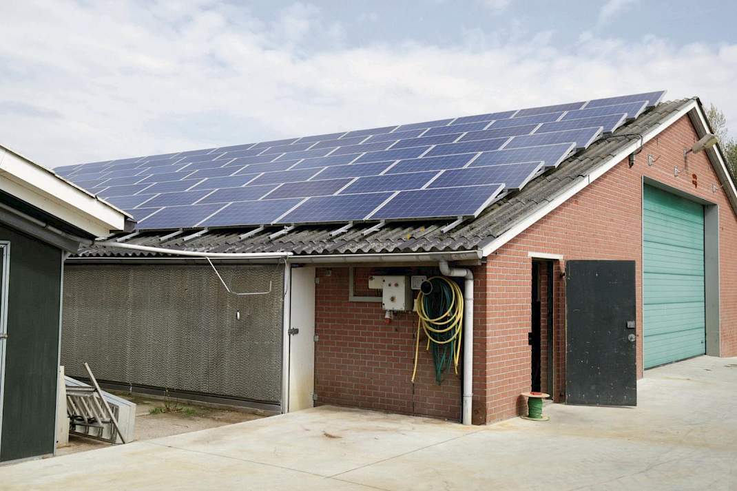 Het wegvallen van de salderingsregeling treft alle bezitters van zonnepanelen.
