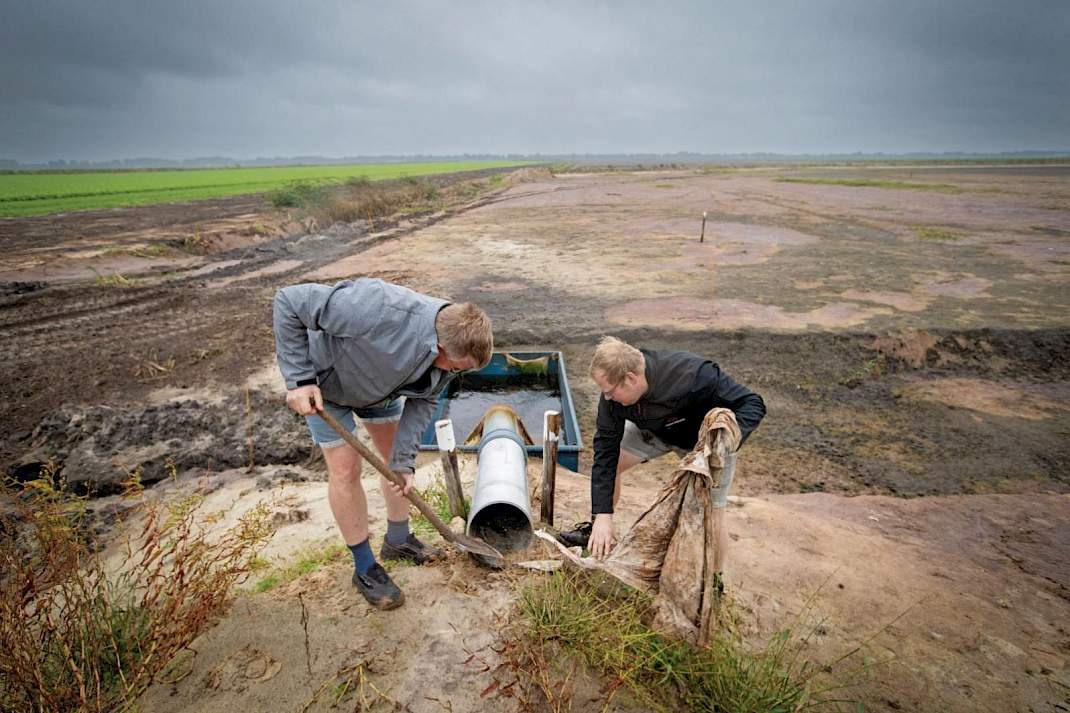 Het 14 hectare grote perceel is al aardig aan het drogen.