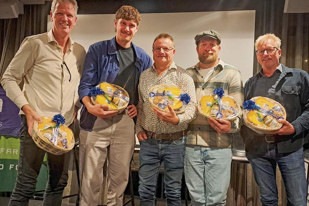 Het agrarisch panel van de avond met v.l.n.r. Louis Verbruggen, Raph Potten, Wim Mostert, Dorus Droog en John Huiberts.