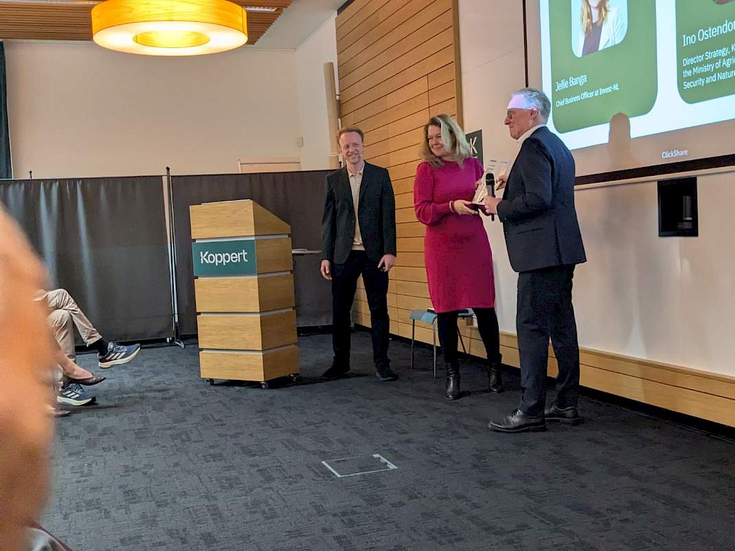 Het rapport is vrijdagochtend tijdens een bijeenkomst overhandigd aan Ino Ostendorf, directeur bij het ministerie van Landbouw, Visserij, Voedselzekerheid en Natuur (LVVN).